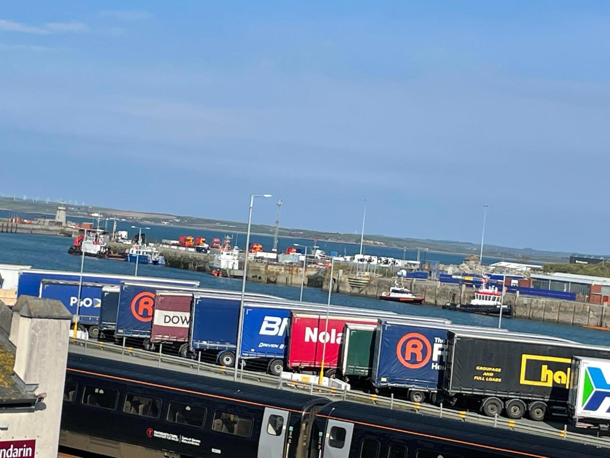 Harbour Watch Holyhead Exterior foto